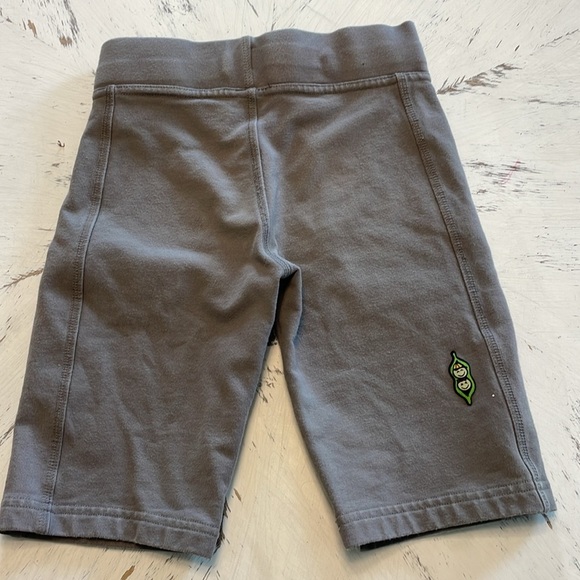 Gray Peekaboo Beans Shorts size 5 - Picture 3 of 4